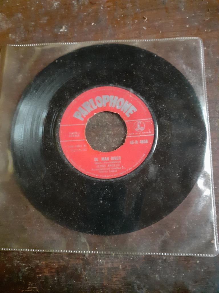 meer dan 100 singles met plastic of neutrale hoes, Ophalen of Verzenden