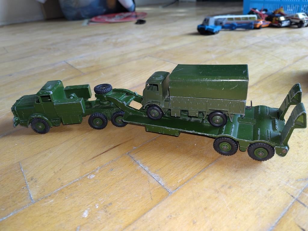 Camion militaire avec remorque Dinky Toys (années 50), Enlèvement ou Envoi