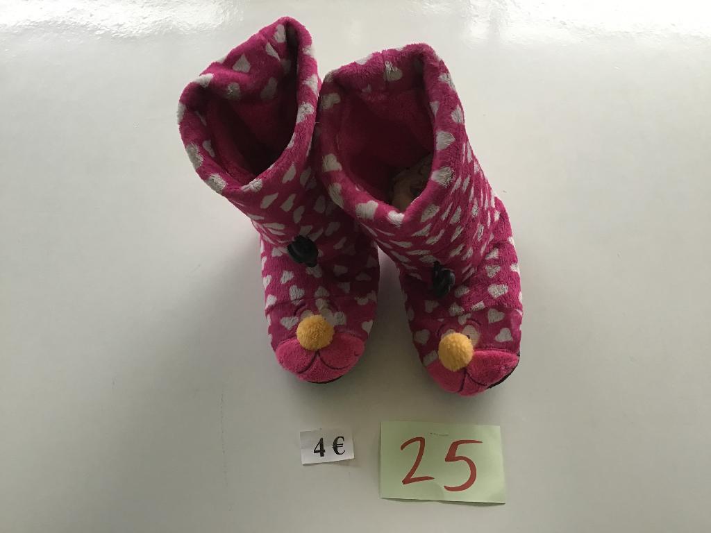 1 paar kinder pantoffels maat 25, Ophalen of Verzenden, Zo goed als nieuw
