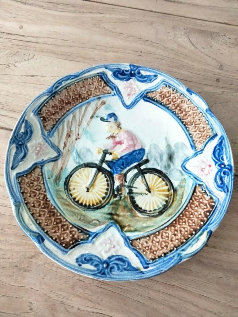 Art Nouveau Jugendstil bord Majolica Wasmuel wielrennen, Antiek en Kunst, Ophalen of Verzenden