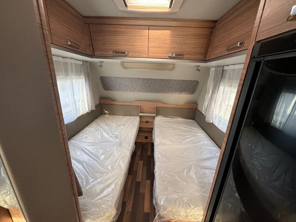 Weinsberg CaraOne 540 EUH 4 tot 6 pers,mover, luifel of tent, Caravans en Kamperen, Rondzit, 7 tot 8 meter, Bedrijf, Schokbreker