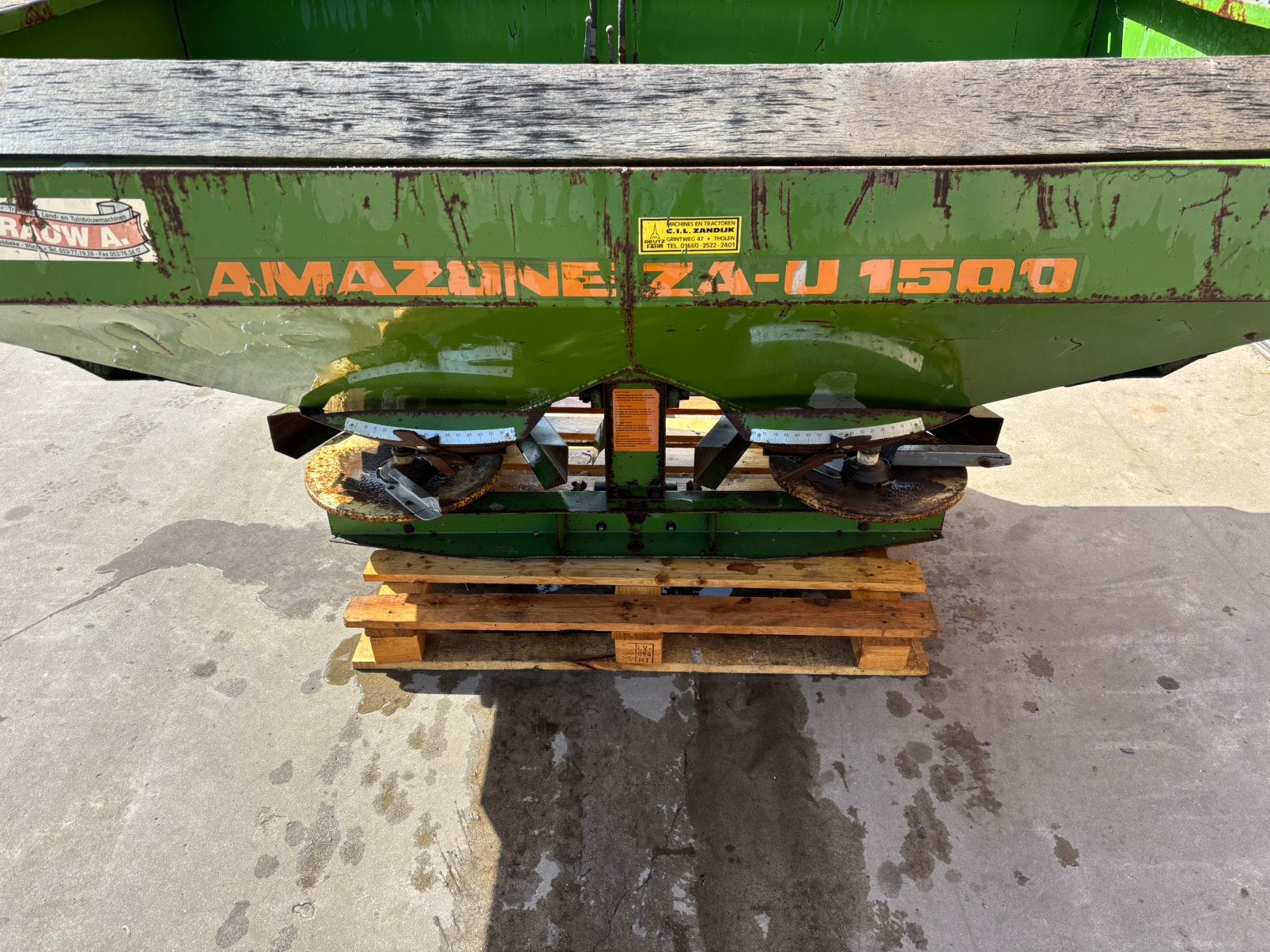 Amazone kunstmeststrooier, Ophalen