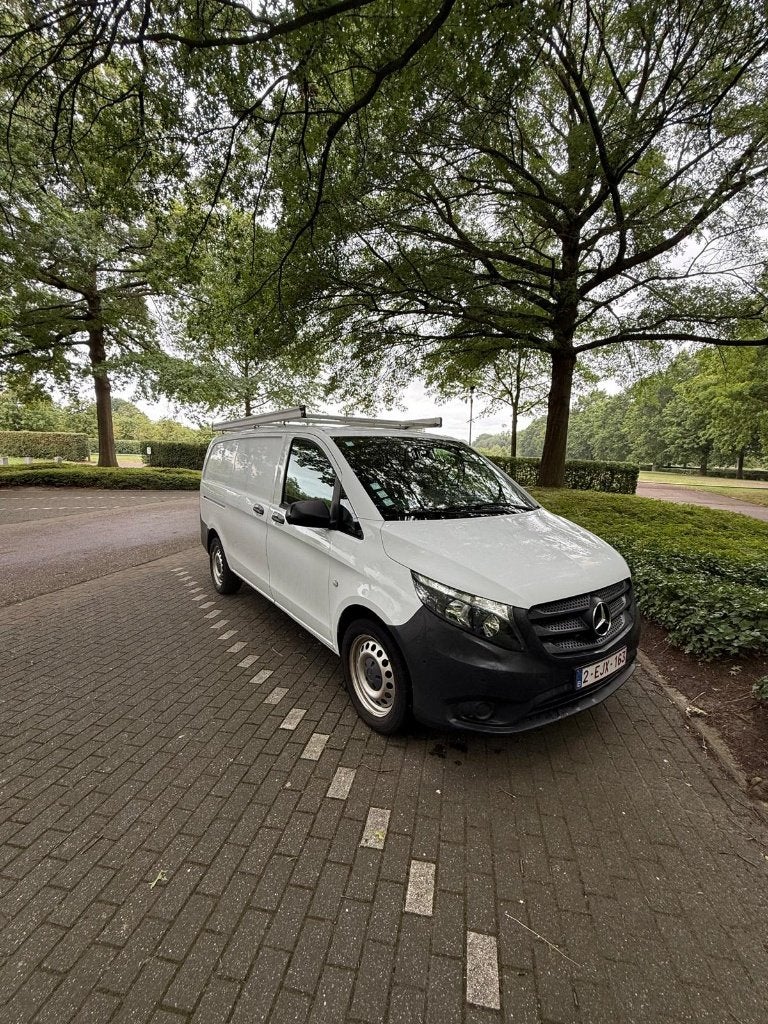Mercedes Vito in goede staat met trekhaak, Auto's, 4 cilinders, 2000 kg, Particulier, 2 deurs