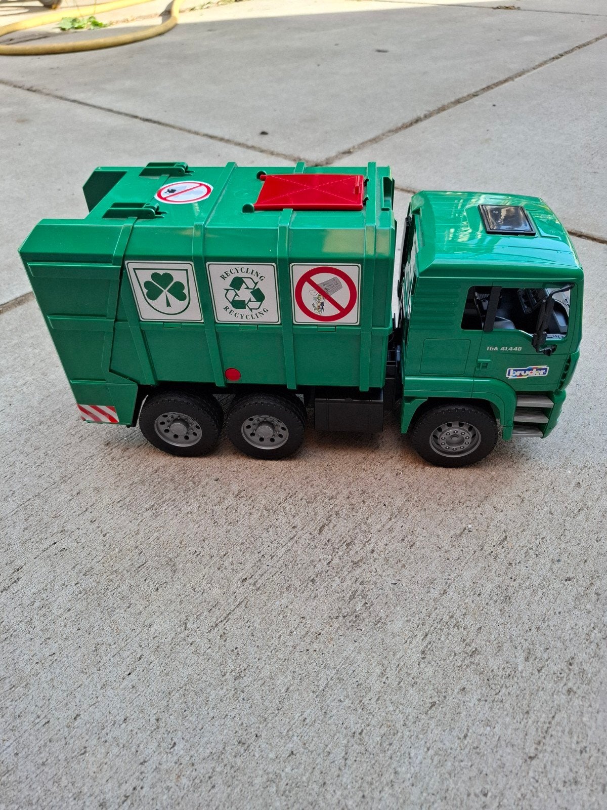 Camion à ordures Bruder avec poubelles et conteneur, Enlèvement, Comme neuf
