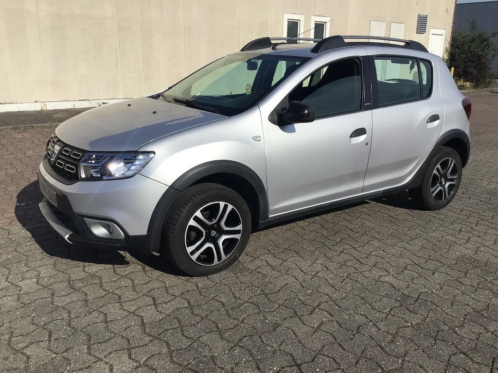Très belle dacia sandero 26000 kms, Autos, Dacia, Argent ou Gris, Achat, Euro 6, Noir