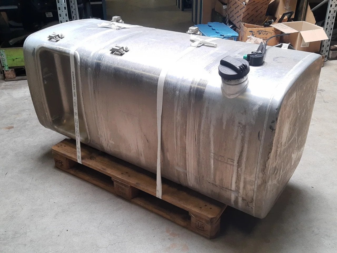 DAF Daf 2041734 brandstoftank 700 ltr, Utilisé