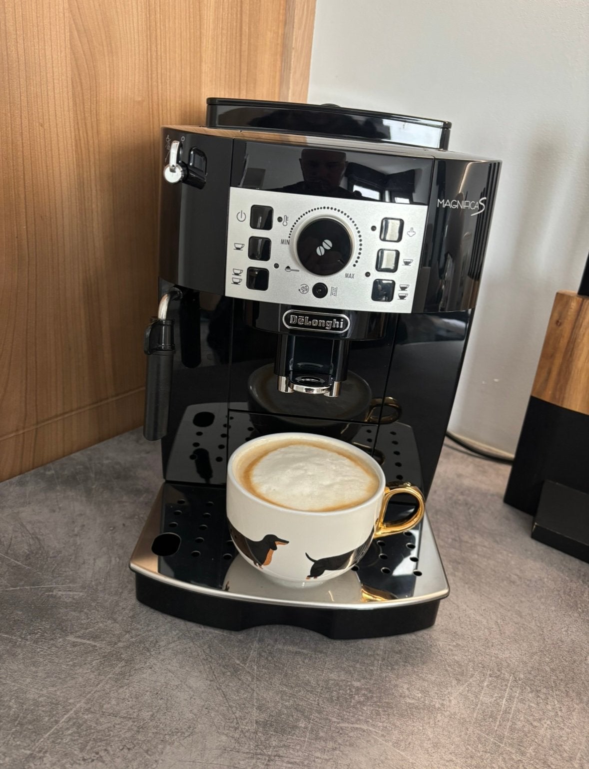 Espressomachine DELONGHI ECAM 22.140.B Compact, Elektronische apparatuur, Koffiezetapparaten, Ophalen, Koffiemachine, Koffiebonen