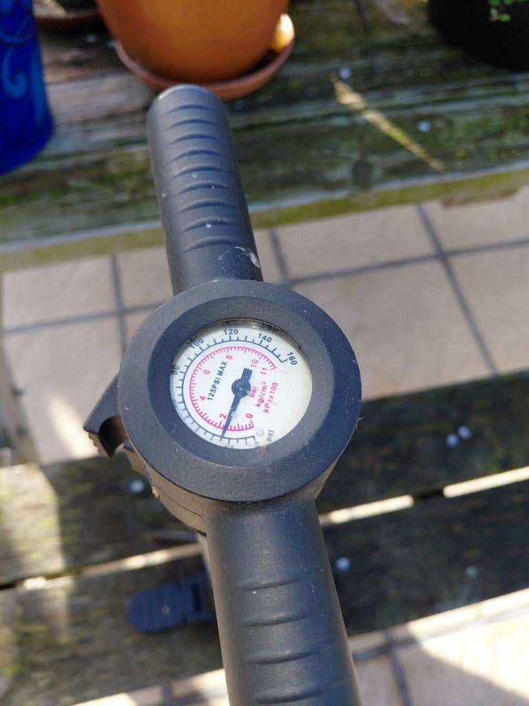 Fietspomp nieuw, Ophalen