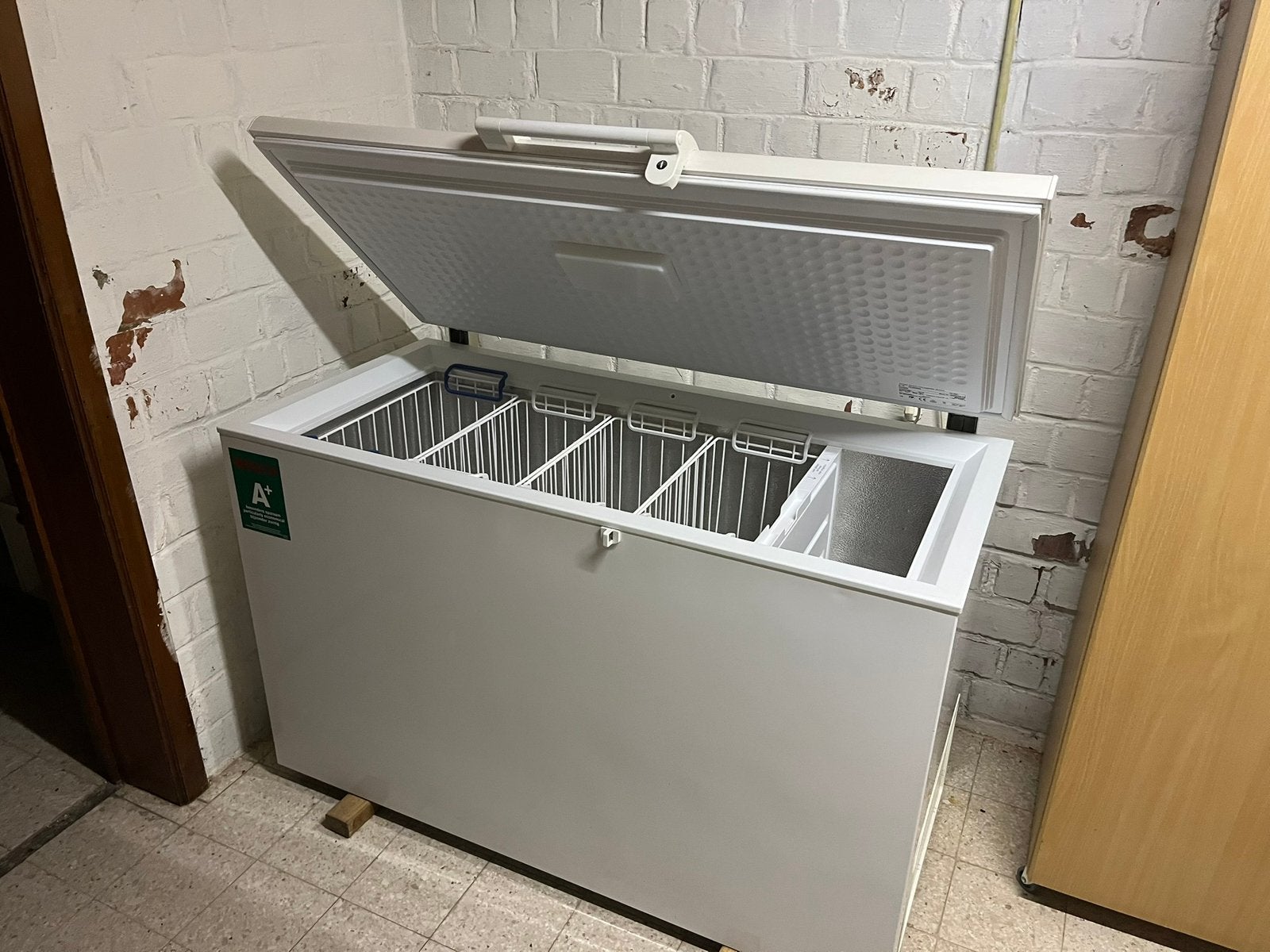 Congélateur A+ Bosch 300 L, Electroménager, Congélateur, Classe énergétique A ou plus économe, 90 cm ou plus, 85 à 120 cm