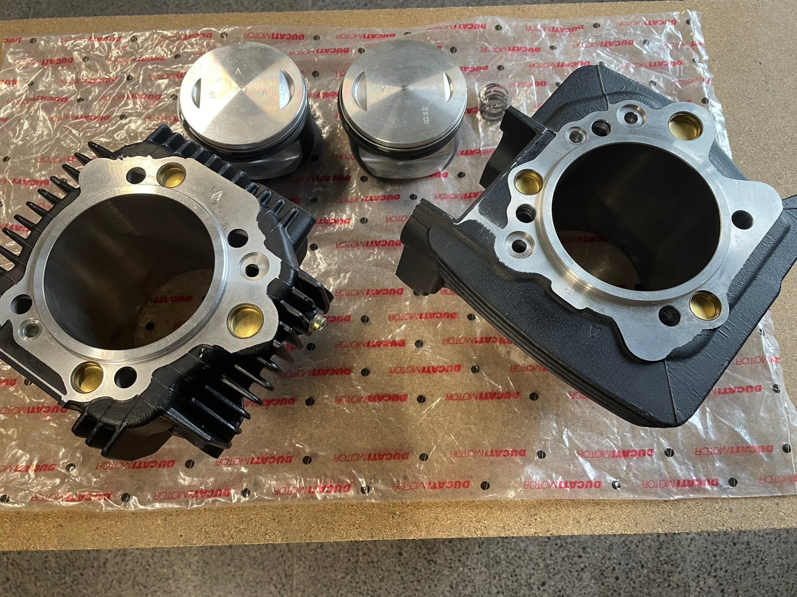Nieuwe originele cilinderset ducati, Ophalen of Verzenden