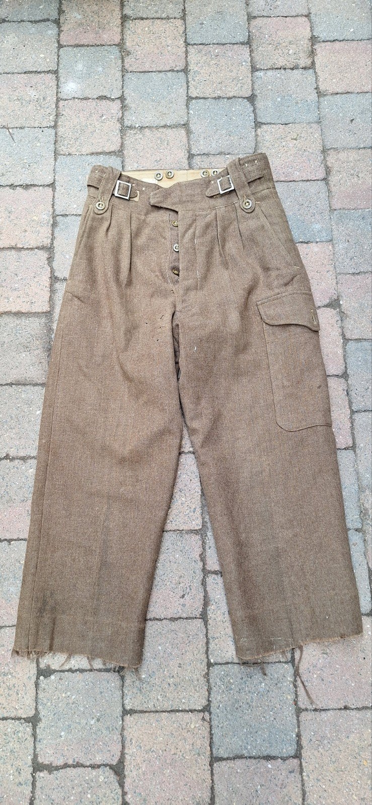 Pantalon Anglais, Enlèvement