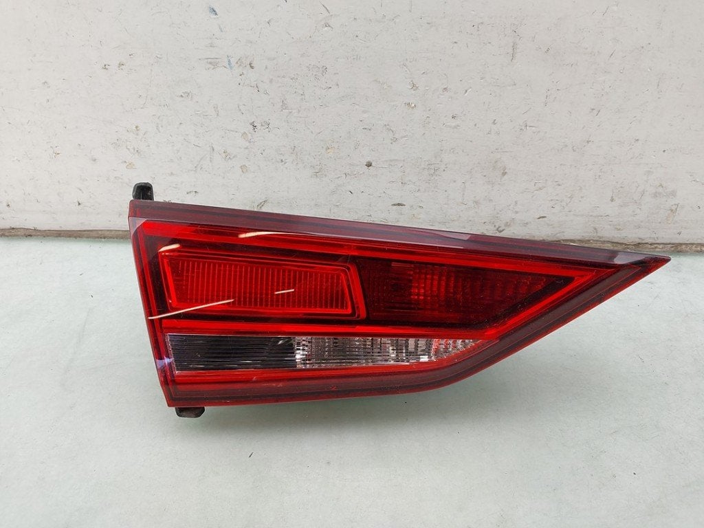 ACHTERLICHT LINKS A3 Limousine (8VS / 8VM) (|8V5945075|), Info@audi.de, Audi, Audi AG, Gebruikt
