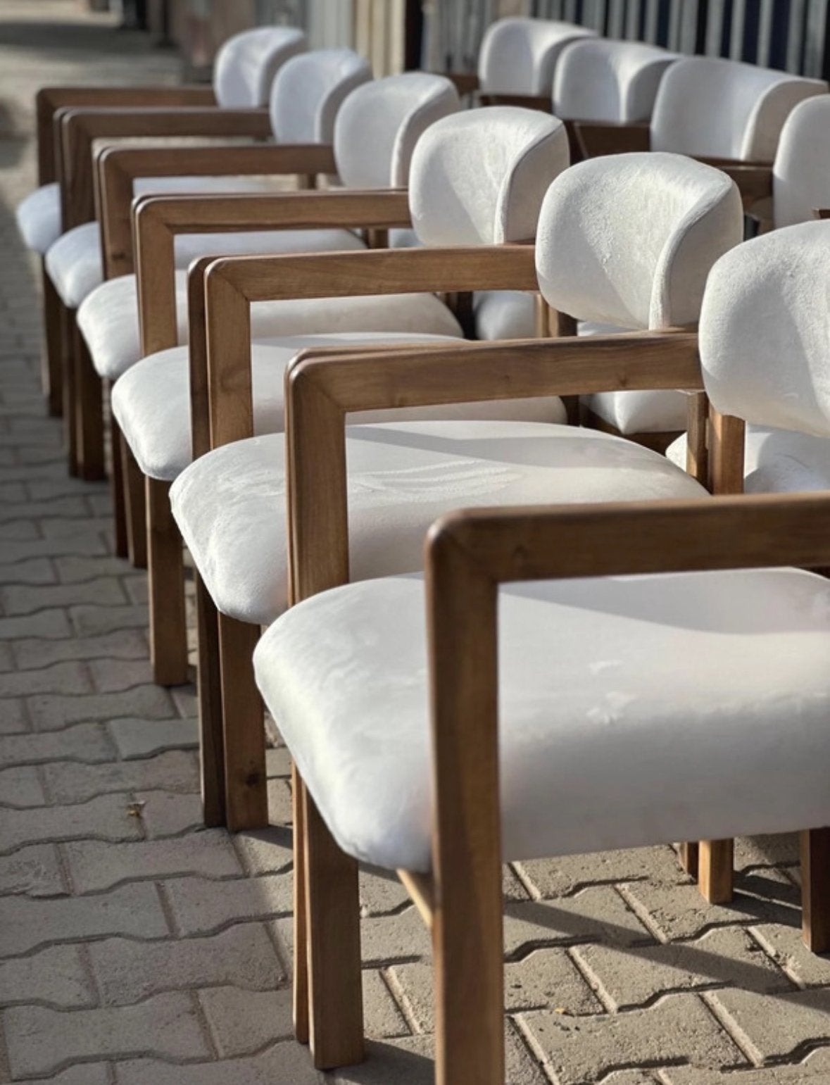 Chaises en noyer et tissu anti tache, Maison & Meubles, Enlèvement ou Envoi, Comme neuf