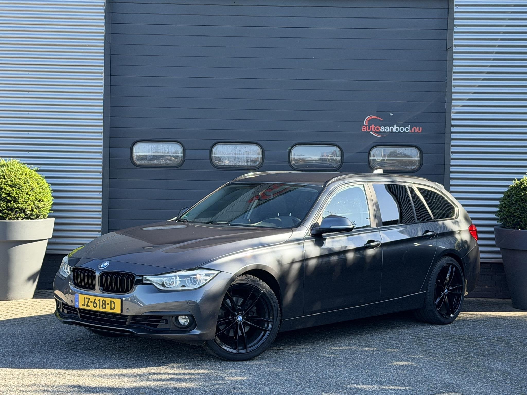 BMW 3 Serie Touring 320i Centennial High Executive, Argent ou Gris, Achat, 1800 kg, Entreprise