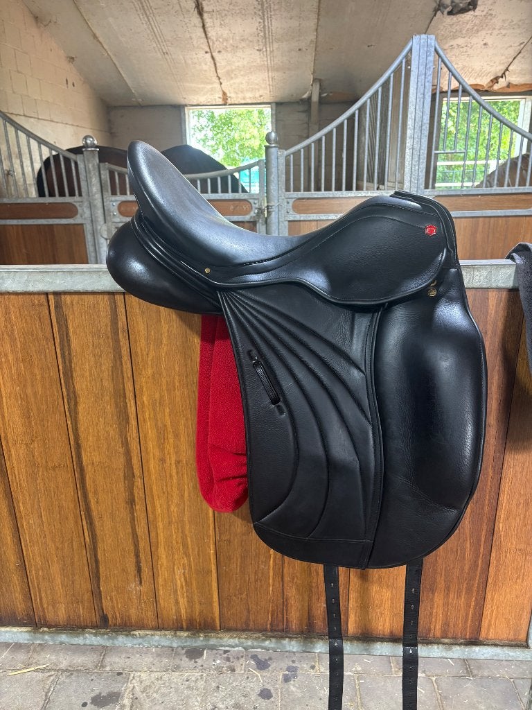 Albion dressuurzadel, Animaux & Accessoires, Chevaux & Poneys | Selles, Utilisé, Dressage, Autres marques, L (17.5 pouces), Siège creux