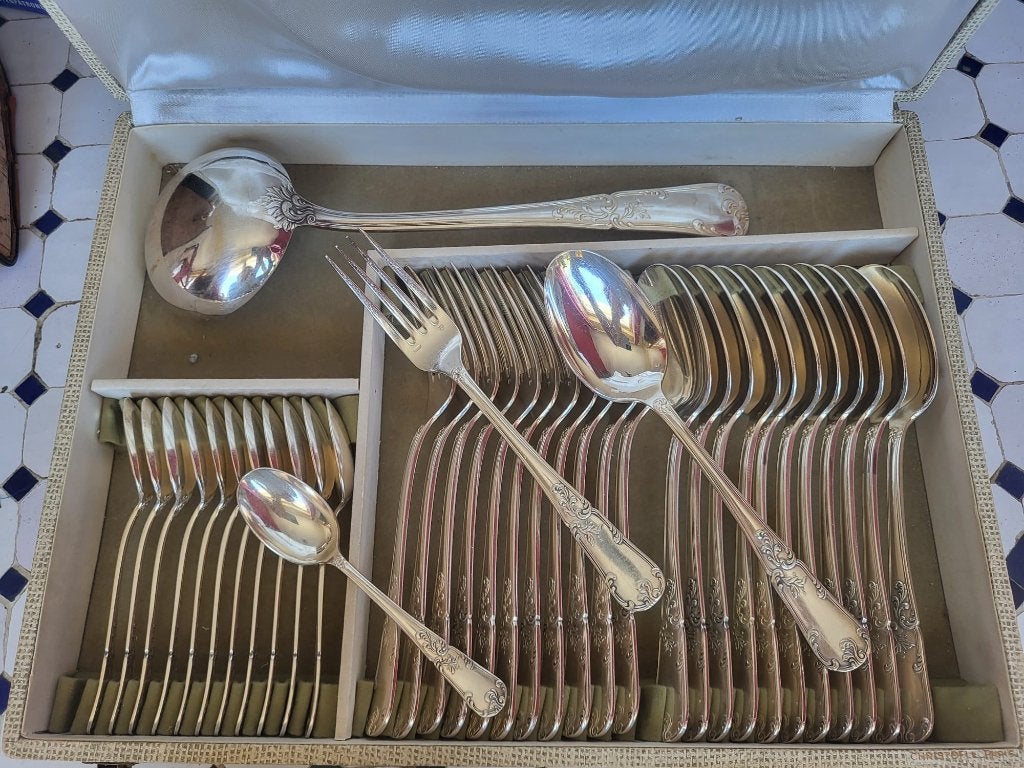 74 couverts en argent Christofle, Enlèvement