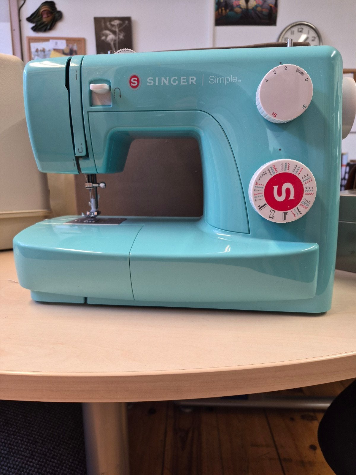 Machine à coudre Singer Simple turquoise – Très bon état, Enlèvement, Machine à coudre, Singer