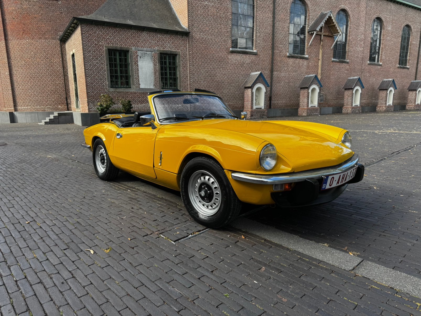 Triumph spitfire 1500 - 1977, Auto's, Triumph, Bedrijf, Spitfire, Benzine, Cabriolet, Handgeschakeld, Geel, Zwart, Leder en Stof
