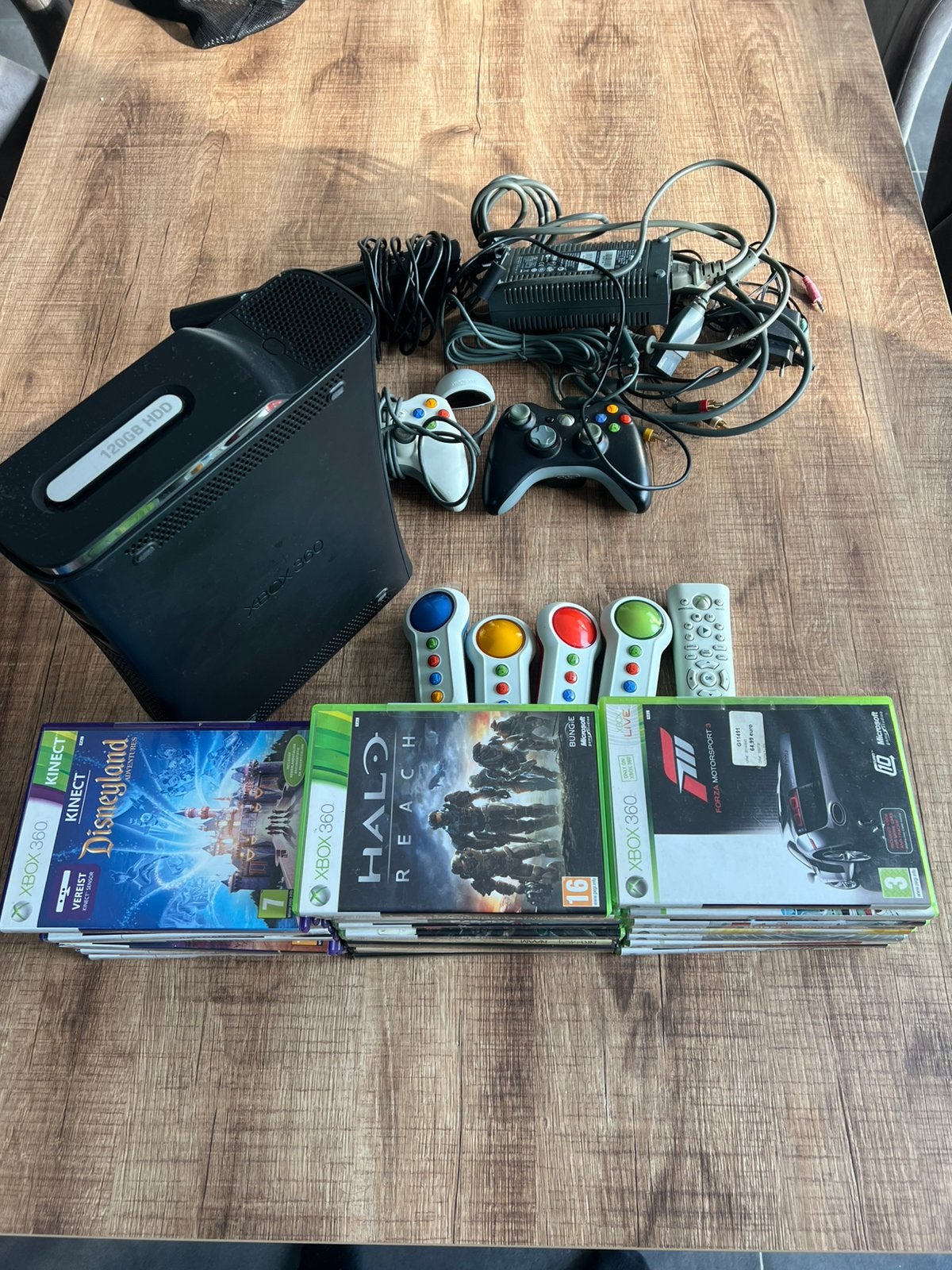 Xbox 360 • 120gb • 22 Games • Kinect • Quiz Controllers, Games en Spelcomputers, Ophalen, 360 Elite of Super Elite, Met games