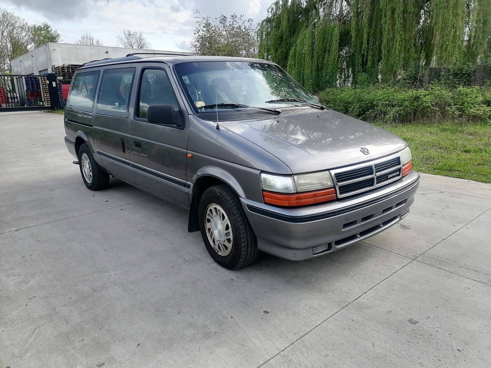 Chrysler Grand Voyager 7zit. 3.3L V6 automaat

Bwj 1995 dus, Achat, Automatique, Particulier, MPV ou Monospace