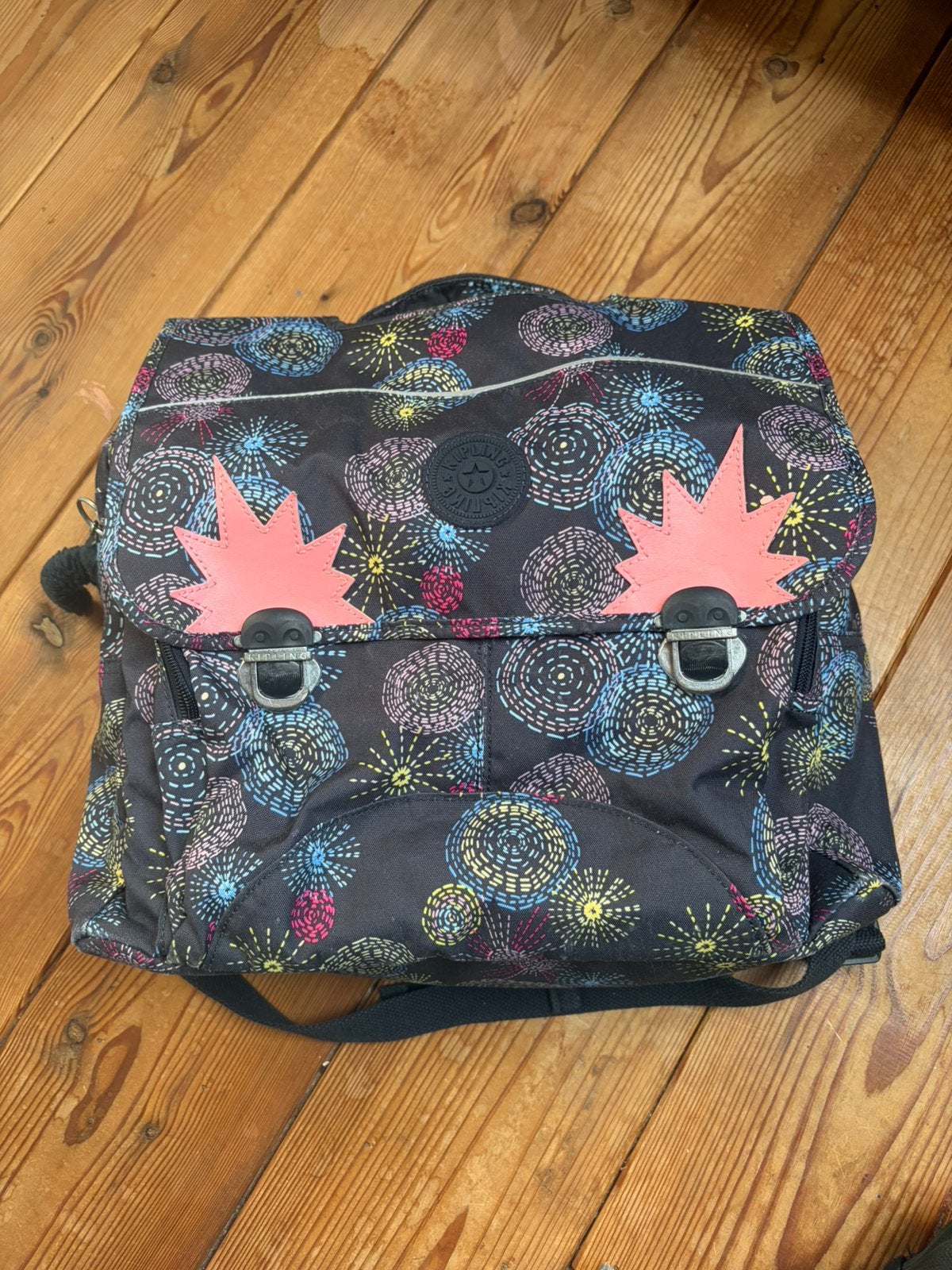 Sac kipling fond noir avec different coloris, Bijoux, Sacs & Beauté, Kipling, 45 à 60 cm, Envoi, Utilisé