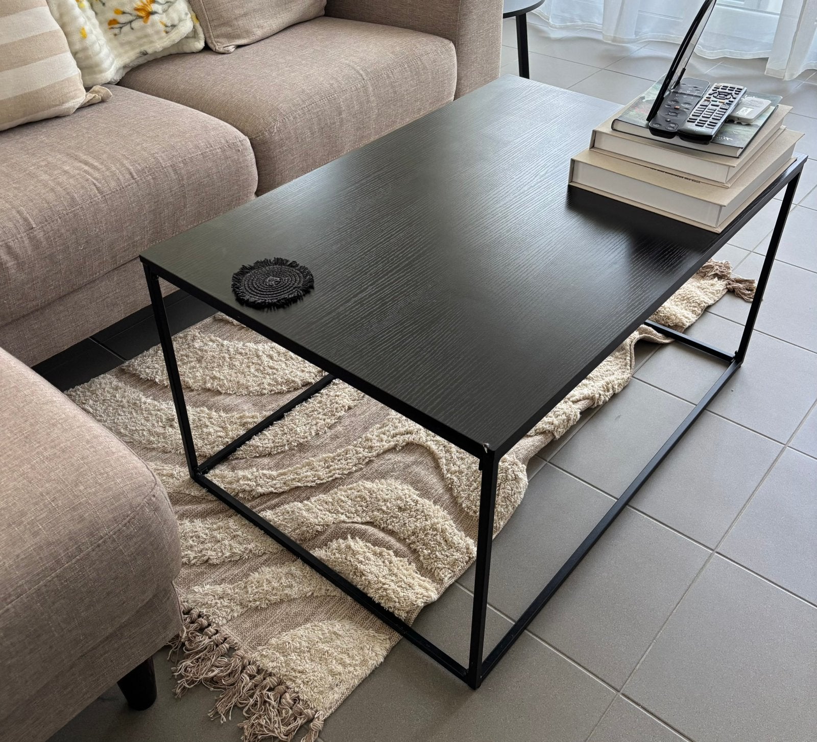 Zwarte salontafel, Huis en Inrichting, Tafels | Salontafels, Ophalen, Zo goed als nieuw