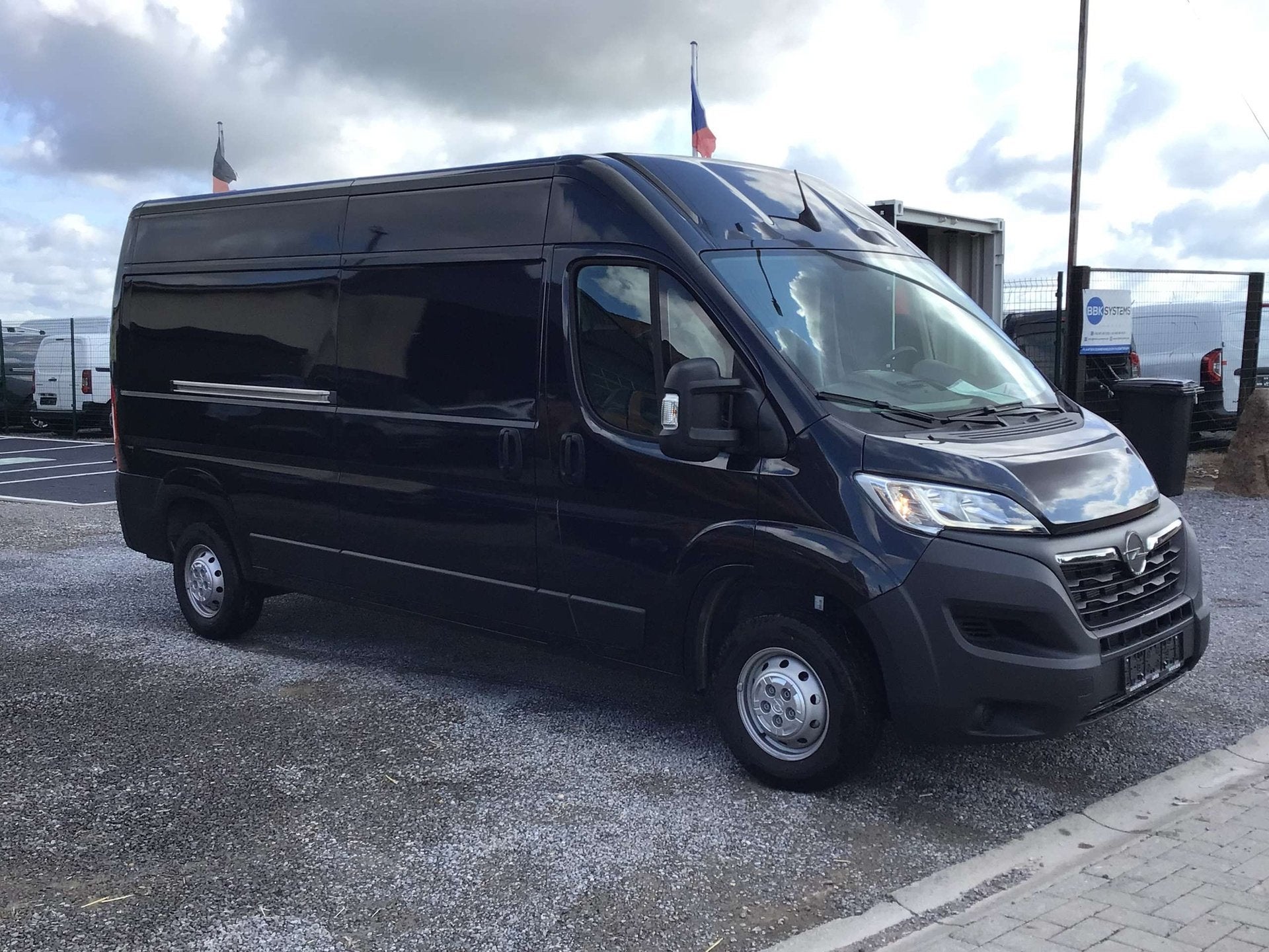 Opel Movano l3h2 140pk 2023 10km full/option 26950e +btw, Stof, Gebruikt, 1 kW, Zwart