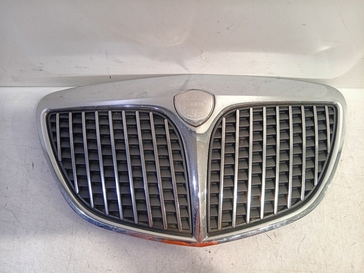 Grille Lancia Musa, Onderdelen@venauto.nl, Van der Ven Autorecycling B.V., Gebruikt, Ettenseweg 76, 4706 PB Roosendaal, The Netherlands