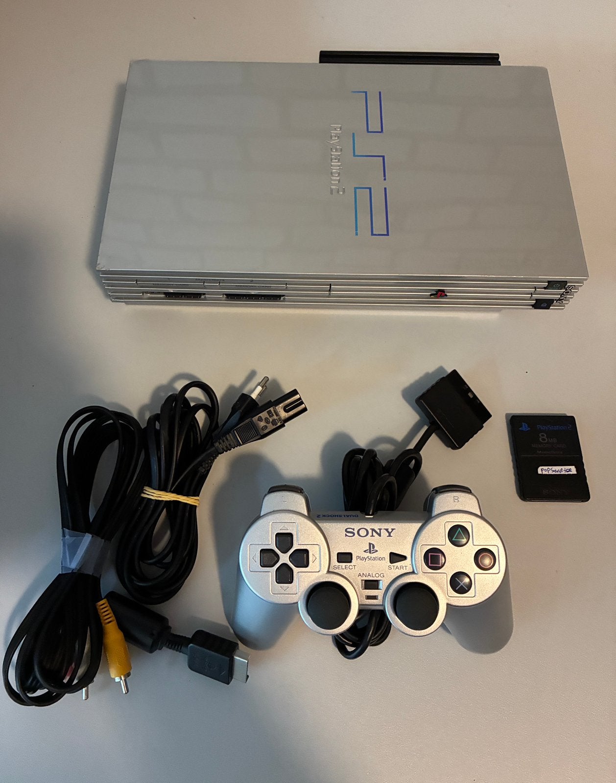 Playstation 2 zilver phat met 500gb hdd met PSBBN updatet, Games en Spelcomputers, Spelcomputers | Sony PlayStation 2, Zo goed als nieuw