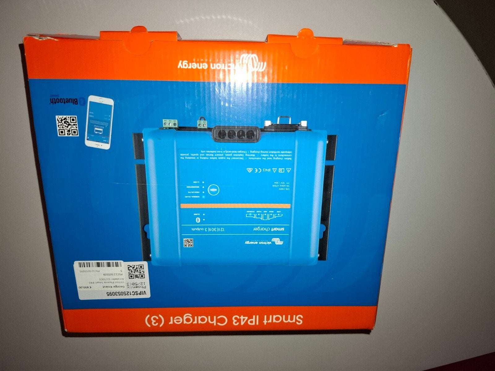 victron smart 12/50 batterij lader met 3 uitgangen, Nieuw