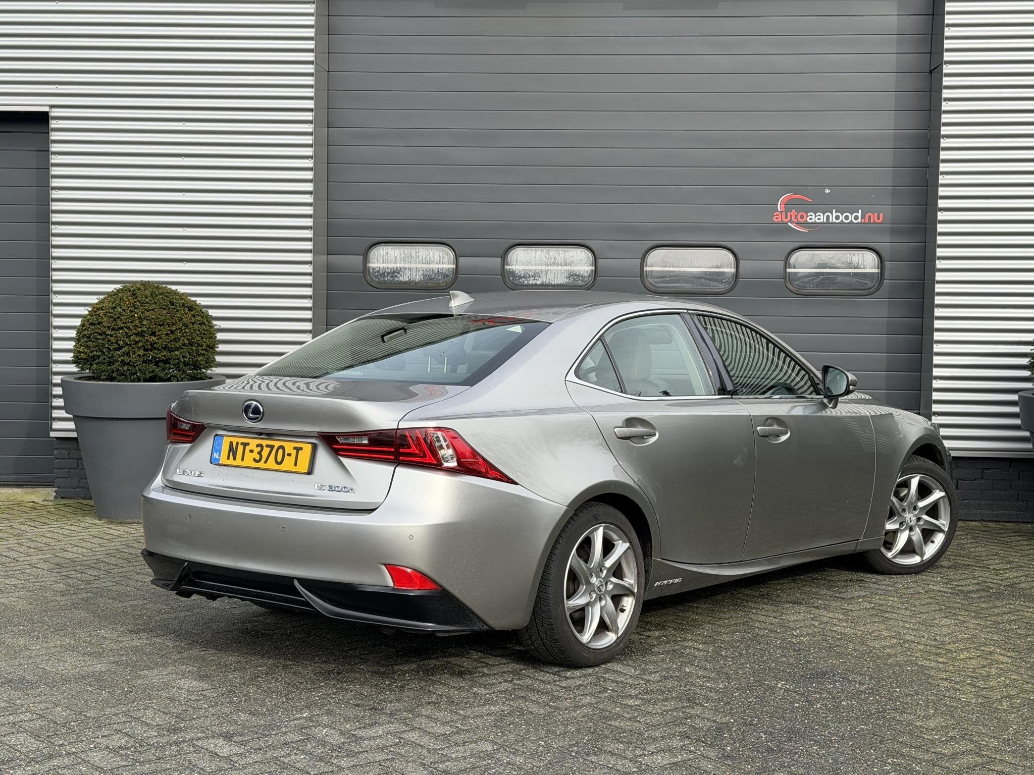 Lexus IS 300h Business Line Pro | Navigatie | Camera | DAB |, Auto's, Lexus, Automaat, Achterwielaandrijving, Gebruikt, Parkeersensor