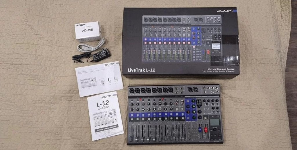 Zoom L-12 LiveTrak Digitale mixer, Muziek en Instrumenten, Ophalen of Verzenden, Zo goed als nieuw
