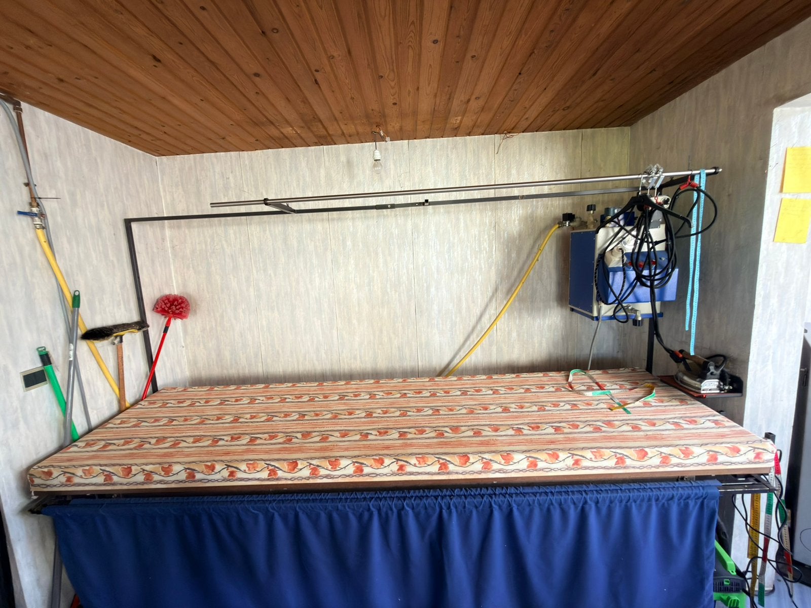 Industriële strijktafel met stoomgenerator en strijkijzer, Enlèvement, Comme neuf, Accessoires, Industrie
