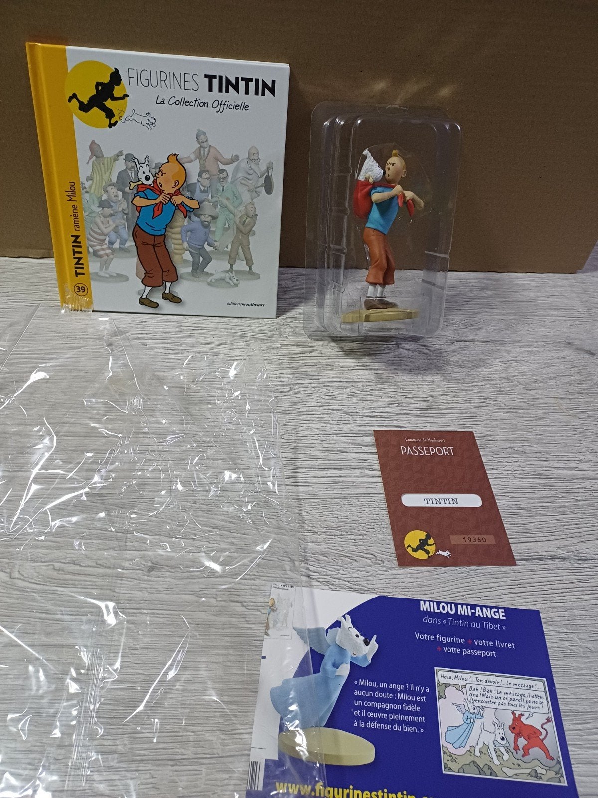 Figurine 39 Tintin Ramène Milou, Collections, Enlèvement ou Envoi, Tintin, Comme neuf, Statue ou Figurine