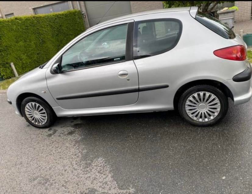 Peugeot 206 2004 benzine, Auto's, Handgeschakeld, Grijs, Particulier, Zilver of Grijs