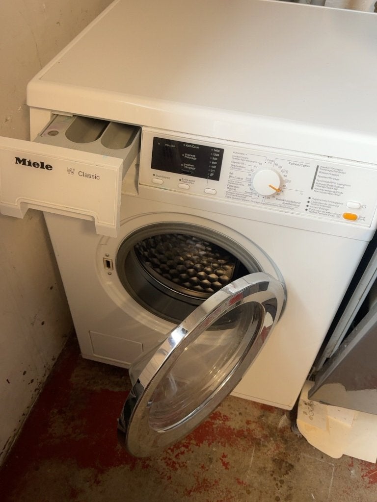 Miele W Classic wasmachine, Elektronische apparatuur, Wasmachines, Ophalen, 1200 tot 1600 toeren, Zo goed als nieuw, Voorlader