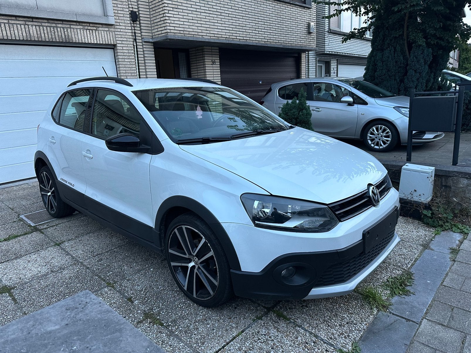 Vw Cross Polo Urban white 1.2i Benzine 2012 - Gekeurd, Auto's, Alcantara, Wit, Berline, 5 deurs