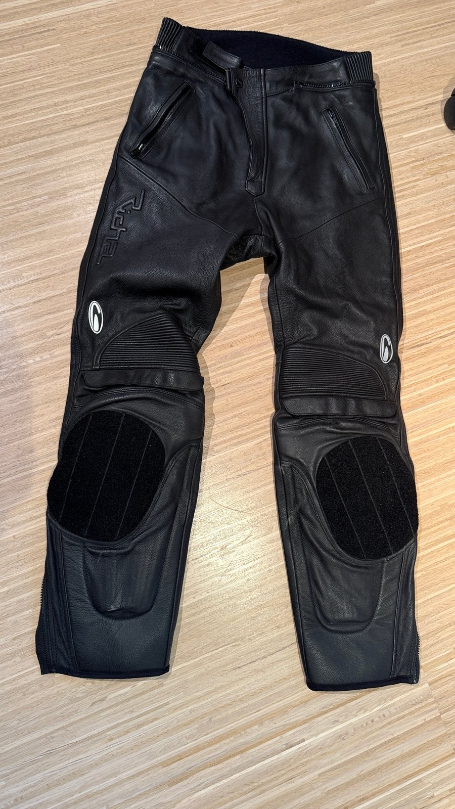 Pantalon de moto en cuir 48 pour personne mince, Enlèvement, Seconde main, Hommes, Pantalon | cuir