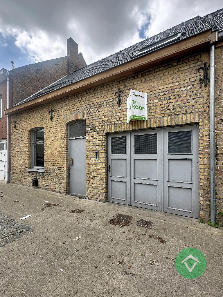 Op te frissen gezinswoning, 4 slaapkamers & garage Koekelare, Immo, Huizen en Appartementen te koop, 200 tot 500 m², Tussenwoning