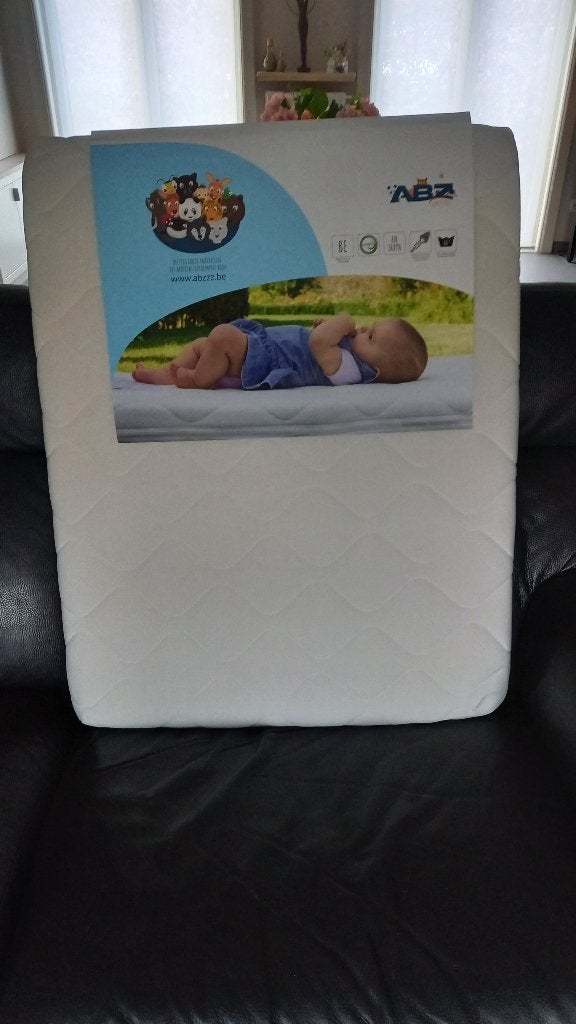 Matras babypark + 2 overtrekken, Ophalen, Zo goed als nieuw, Rechthoekig