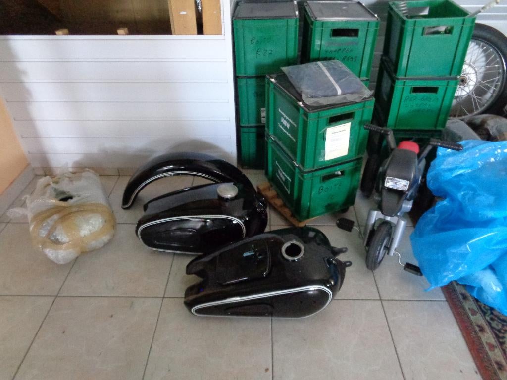 BMW spatborden benzinetanks onderdelen enz, Motos, Enlèvement ou Envoi, Bmw, Oldlima@telenet.be, Www.oldlima.be