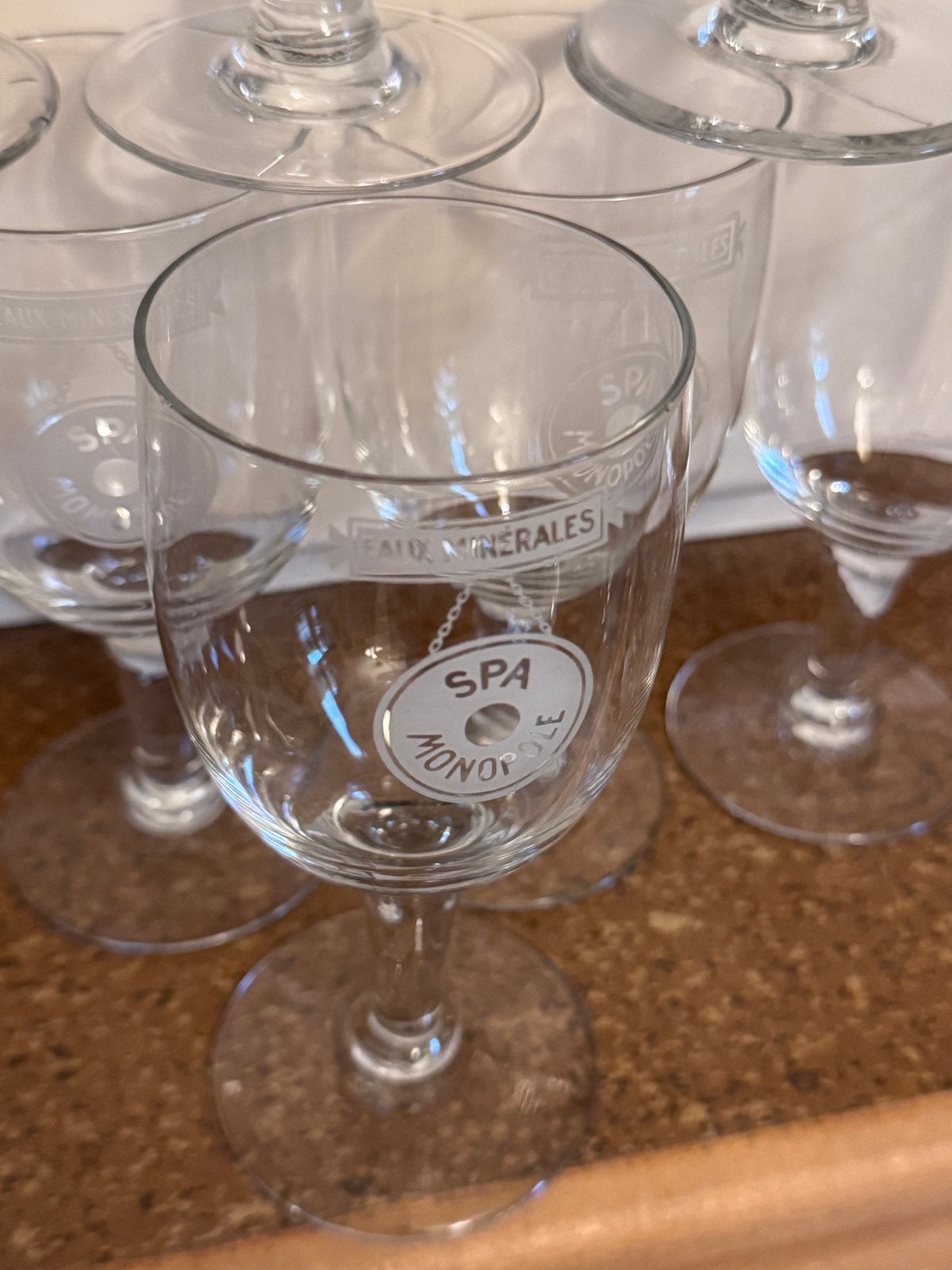 8X antiek oud gezuurd waterglas spa jaren 20-30 geen emaille, Ophalen, Zo goed als nieuw, Gebruiksvoorwerp