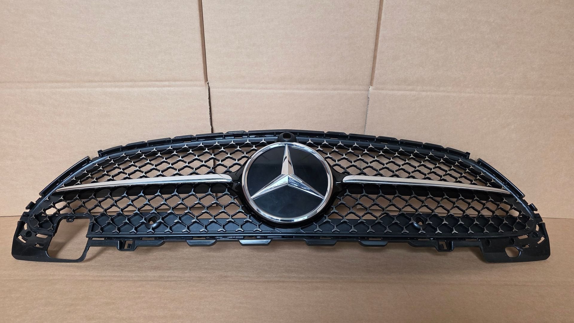 Grill Mercedes C Klasse W206 S206 A2068882100 AMG LINE GRILL, -, Origine de la pièce connue, Utilisé, -