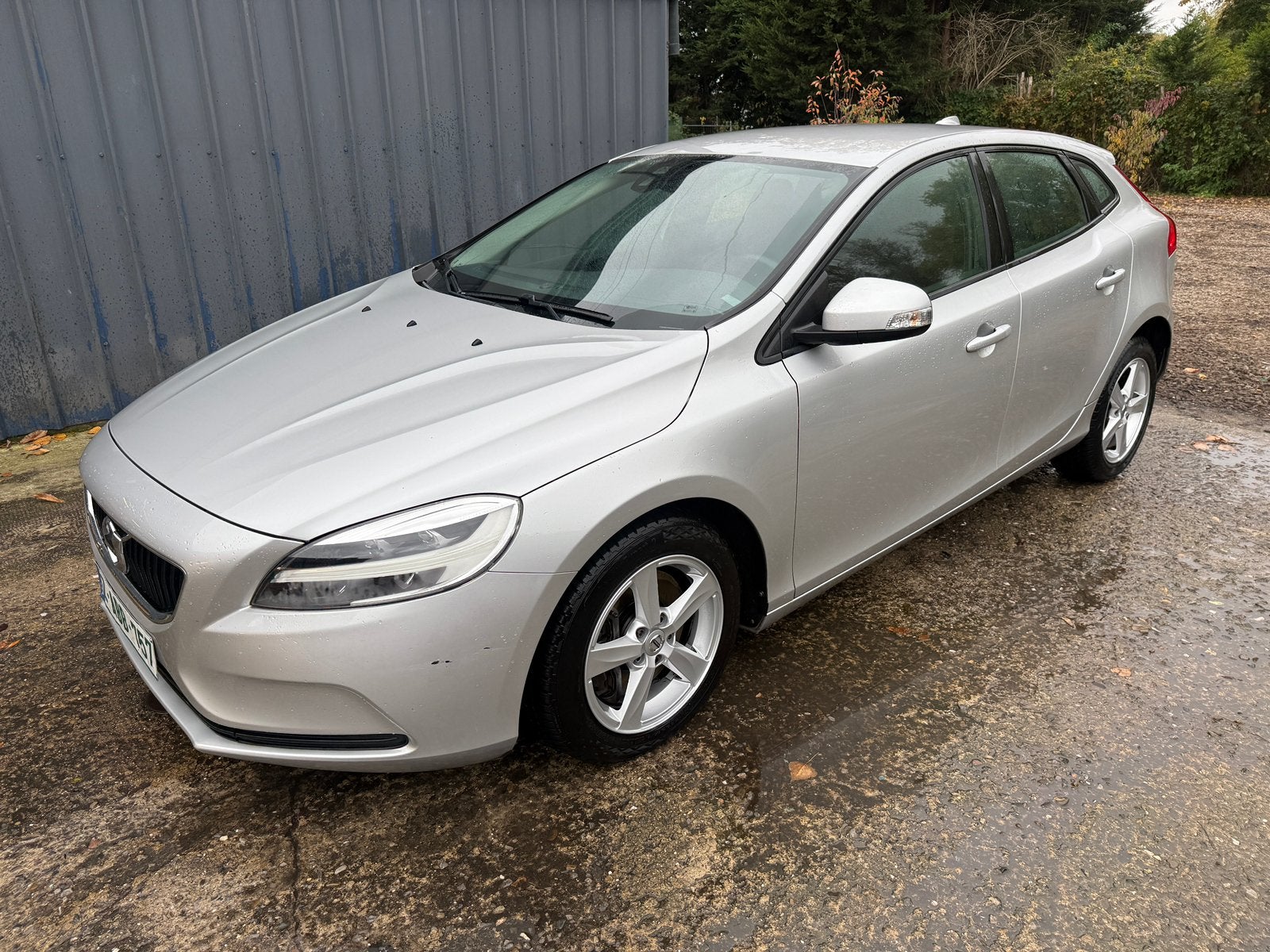 Volvo V40 1.5 T2 Momentum Geartronic * LED * GPS * GARANTIE, Autos, Argent ou Gris, Achat, Euro 6, Entreprise