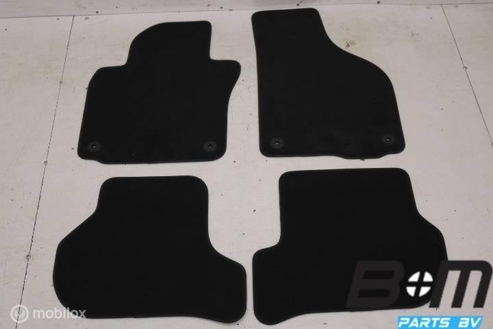 Set nieuwe vloermatten VW Jetta 6, Utilisé