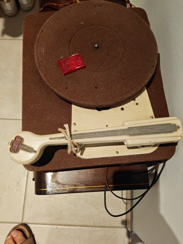 Platenspeler staar magic, Enlèvement, Tourne-disque