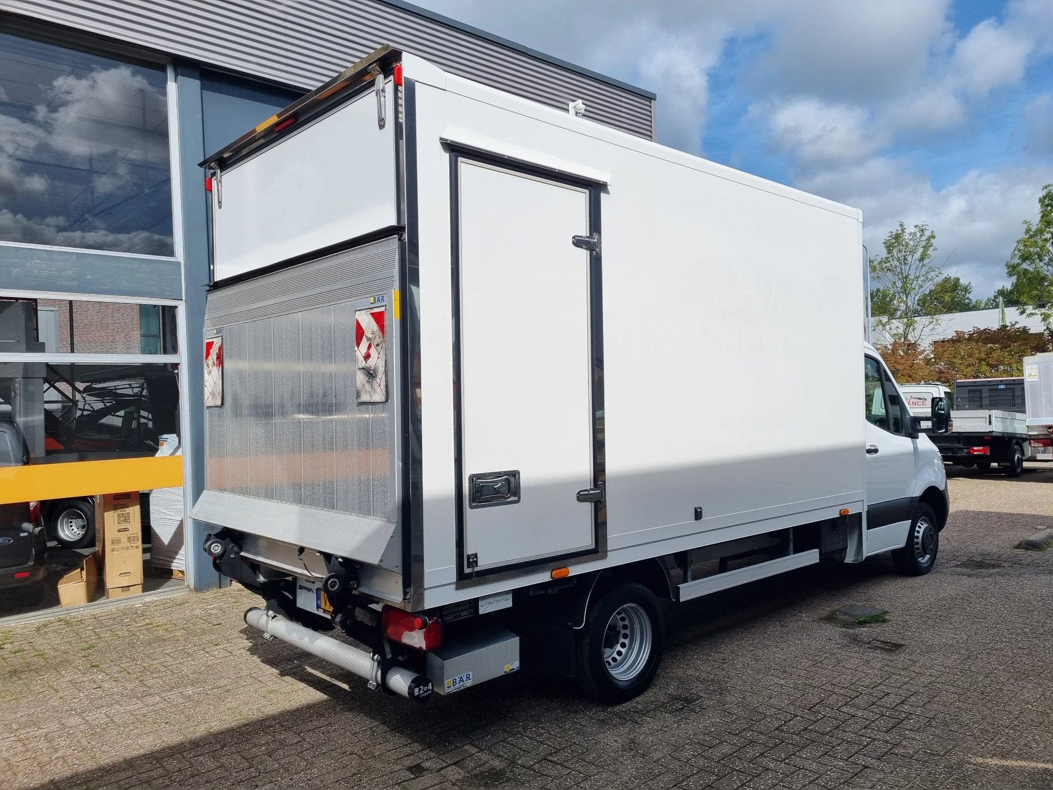 Mercedes-Benz Sprinter 519 CDI/ Bakwagen/ Laadklep/ Airco/ 2, Auto's, Multifunctioneel stuurwiel, Achterwielaandrijving, Gebruikt