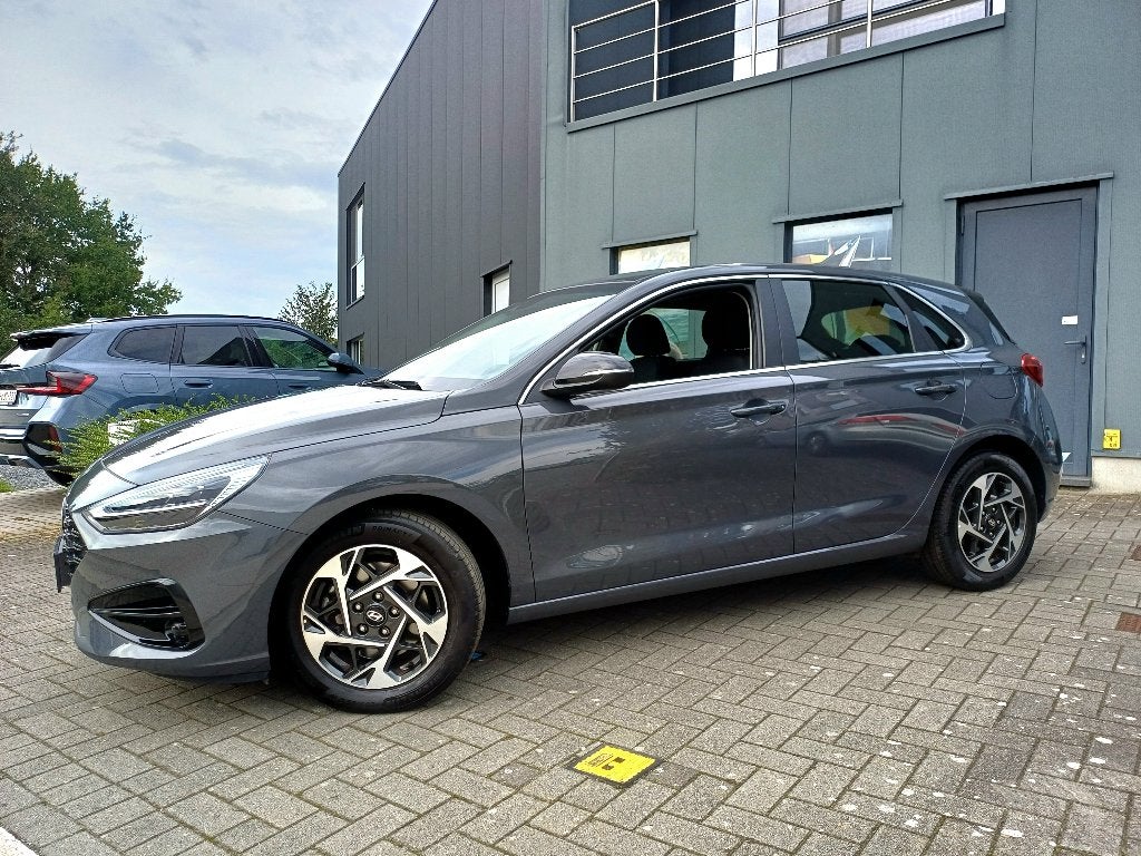 Hyundai i30**1,5T-GDI**Mild-hybride**07/2025**automaat!!!, Auto's, Stof, 4 cilinders, 127 g/km, Bedrijf
