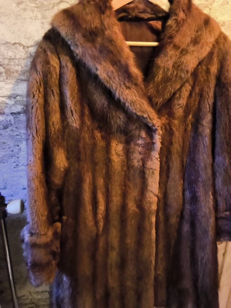 Prachtige lange vintage nertsmantel in topstaat., Ophalen of Verzenden, Zo goed als nieuw, Maat 38/40 (M), Bruin
