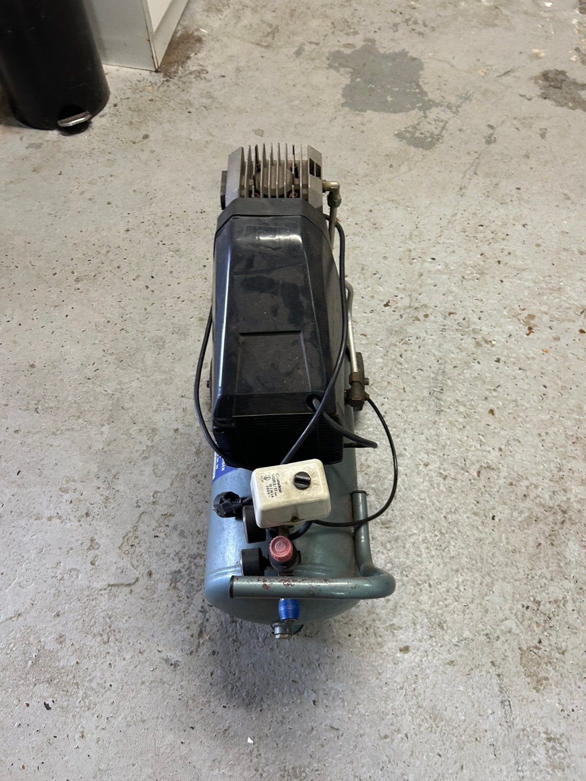 Compressor 230v, Doe-het-zelf en Bouw, Compressors, Ophalen, Zo goed als nieuw